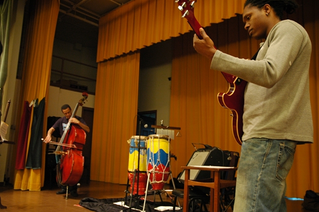 Paul and Monvelyno warm up